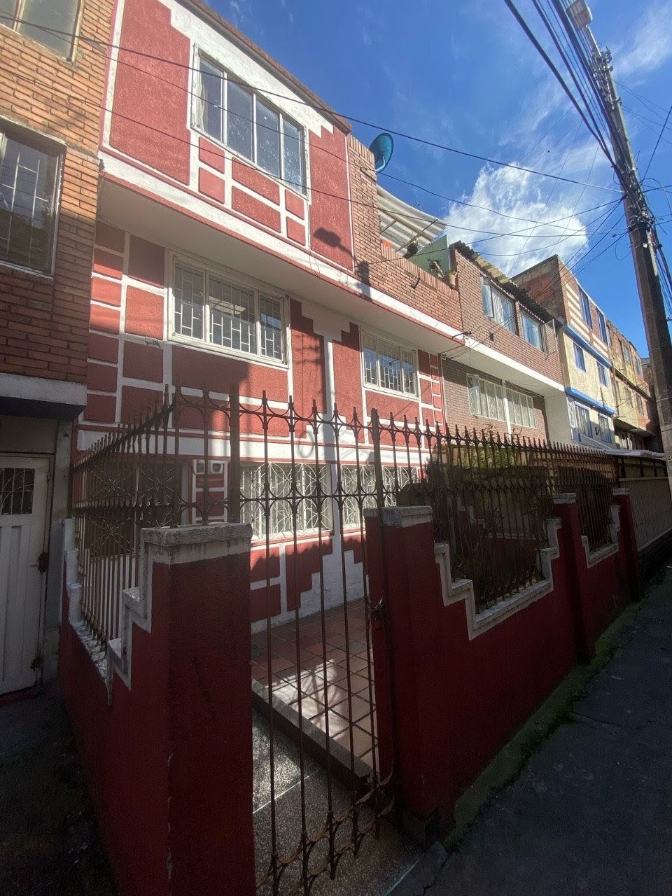 Foto de Hermosa Casa Familiar de 3 Pisos en Quiriguá – Ciudad Bachué, Engativá