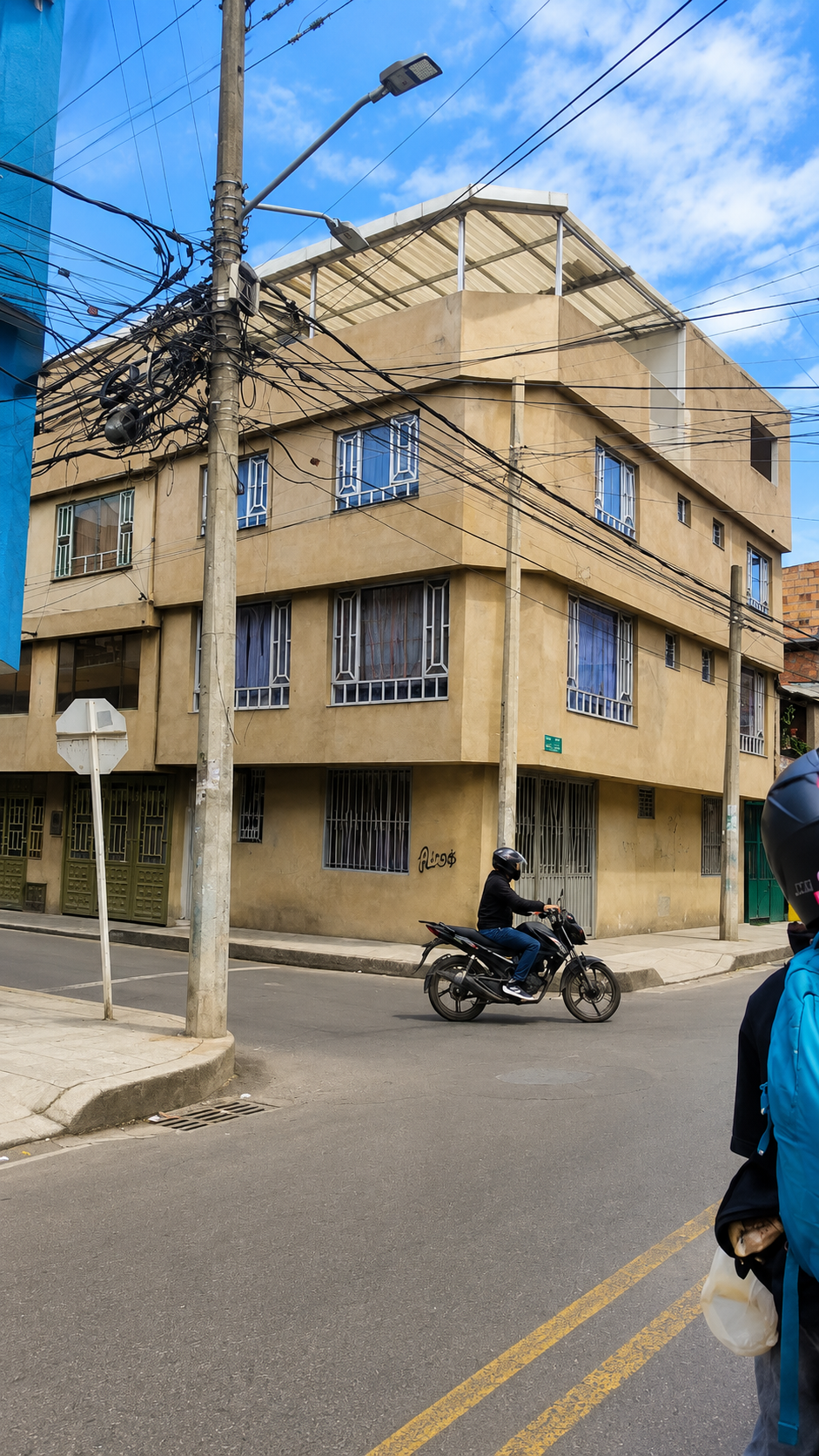 Foto de Casa Rentable con Local Comercial y 3 Apartamentos en Marandú