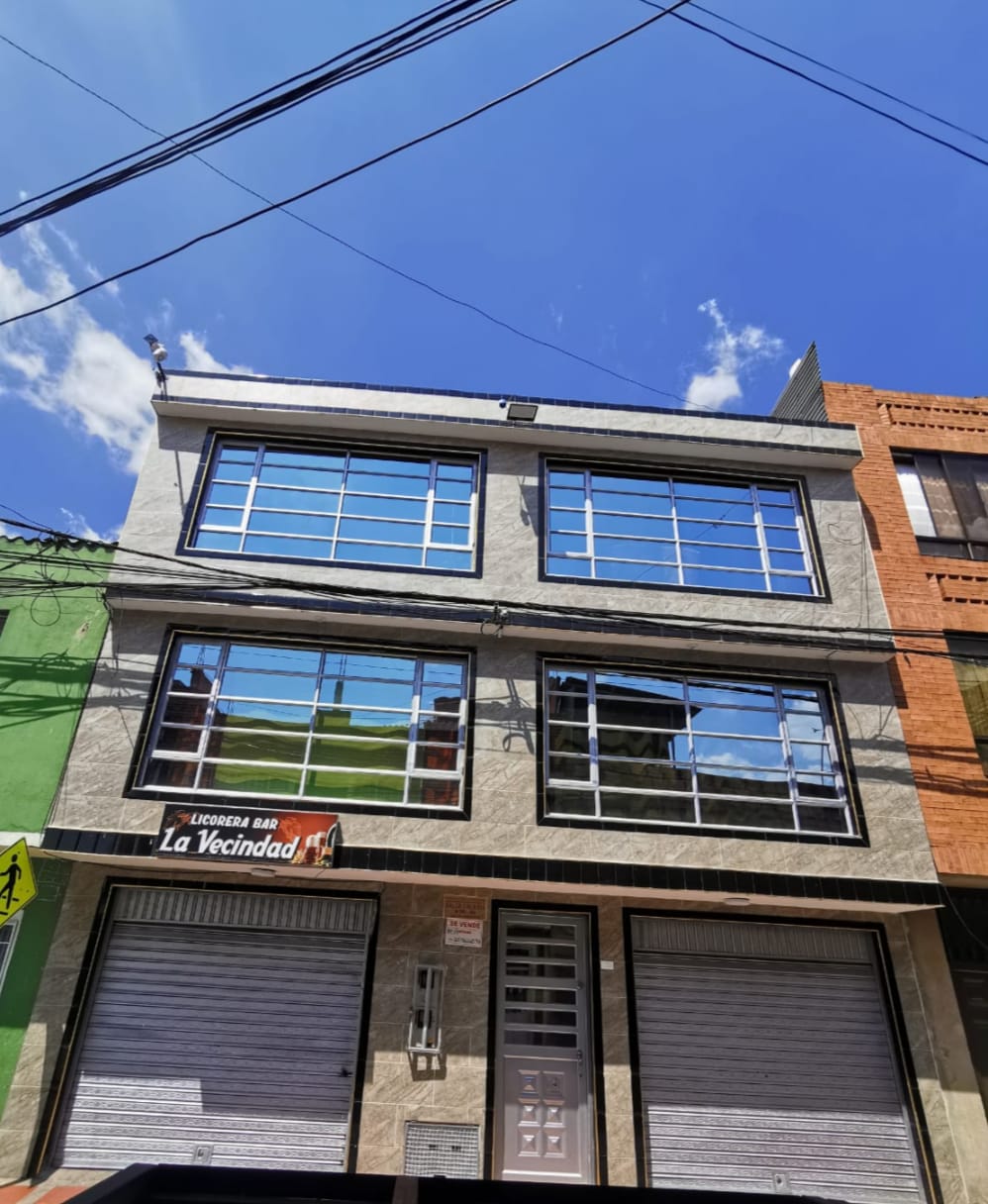 Foto de Edificio Multifamiliar con Locales Comerciales en Suba – Gran Oportunidad de Inversión