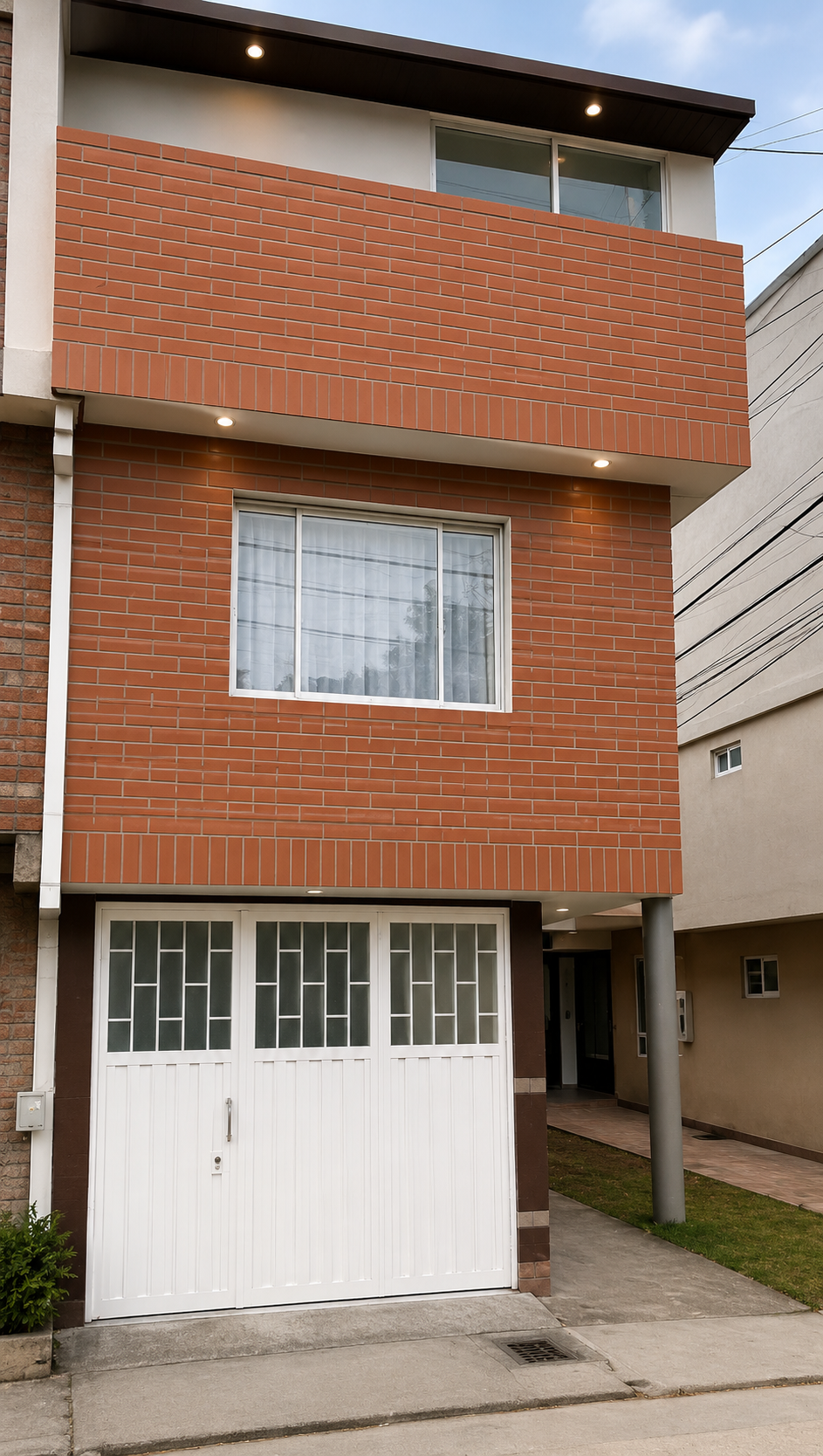 Foto de Casa Frente al Portal de Suba – 3 Pisos, Garaje y Potencial para Apartaestudio
