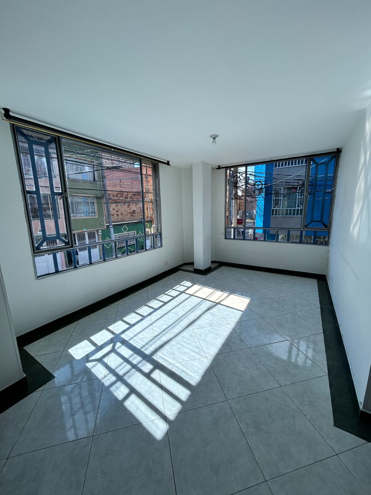 Thumbnail 3 de Casa Rentable con Local Comercial y 3 Apartamentos en Marandú