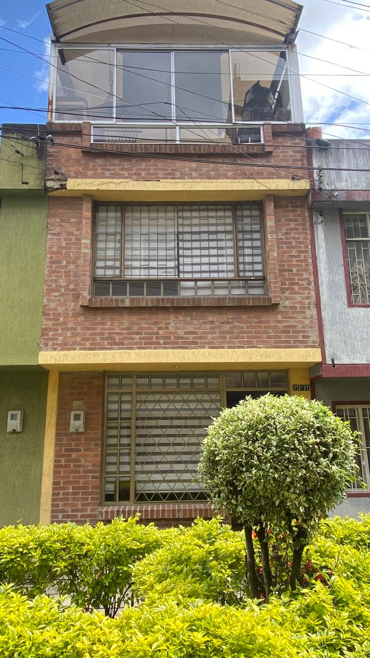 Foto de Casa de 3 Niveles  – Terraza con Zona BBQ y Excelente Ubicación