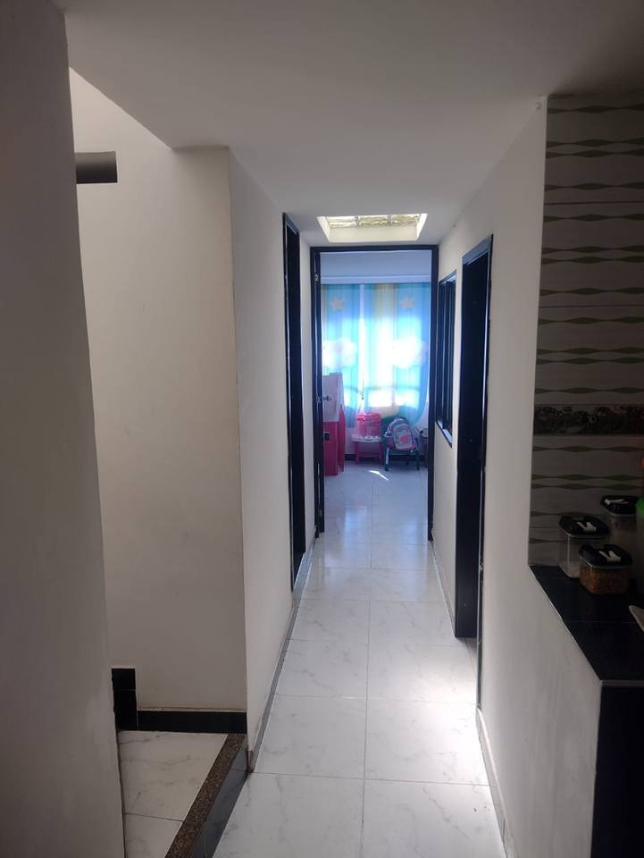Thumbnail 2 de Casa Rentable de 3 Pisos con Apartamentos Independientes