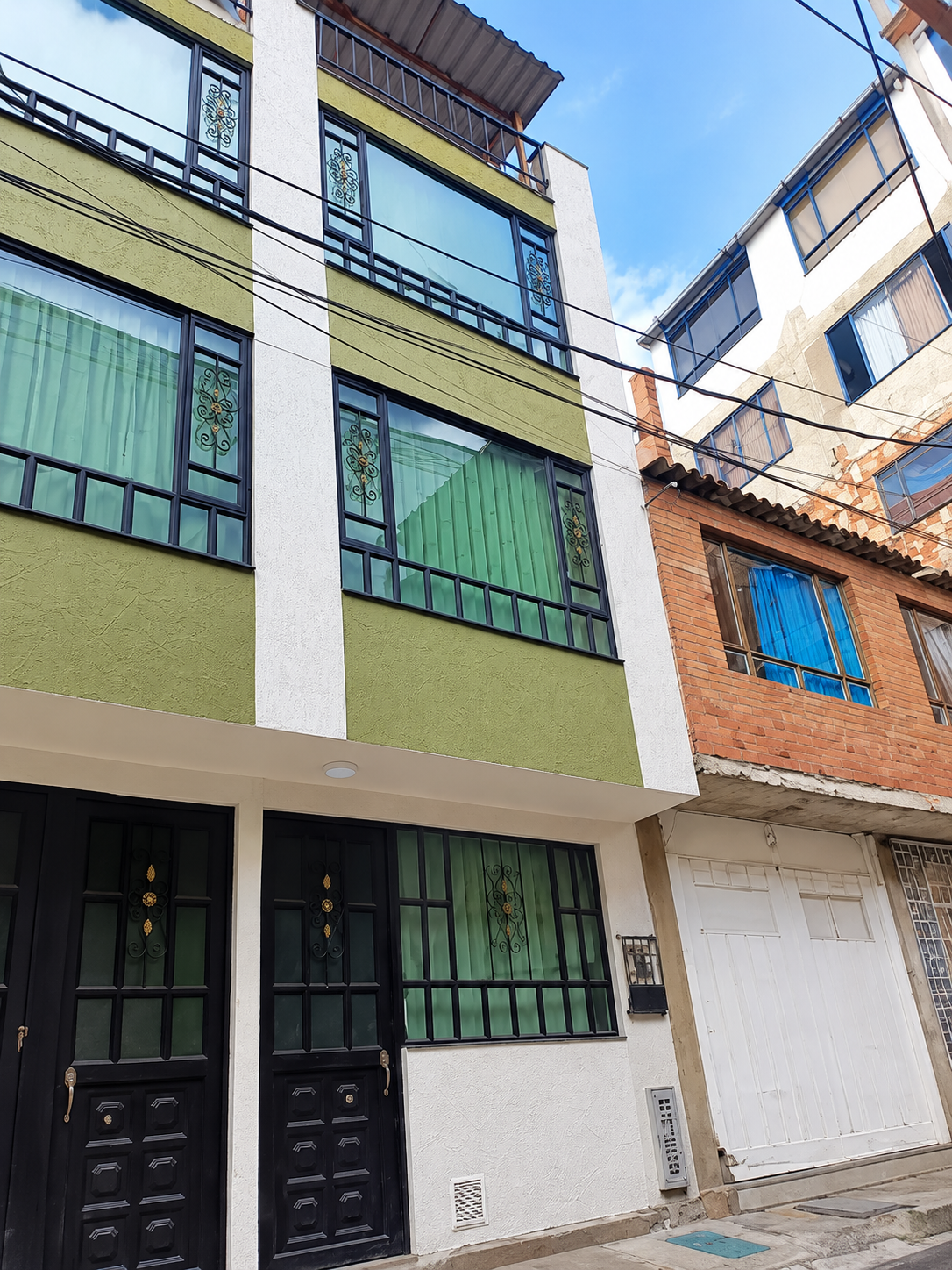 Foto de Casa Rentable en Lisboa – 3 Pisos + Terraza, 3 Apartamentos