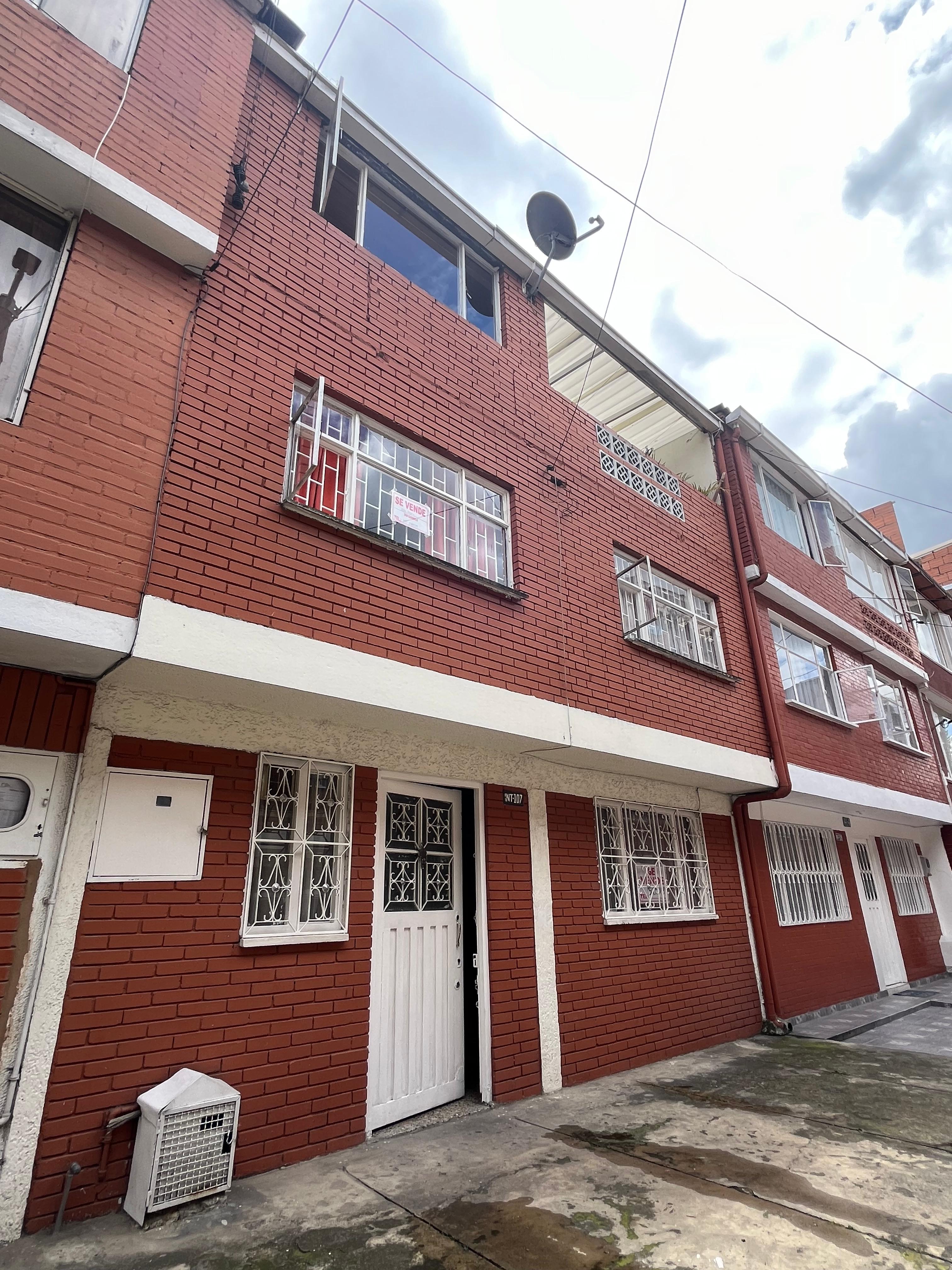 Foto de Hermosa Casa Familiar de 3 Pisos