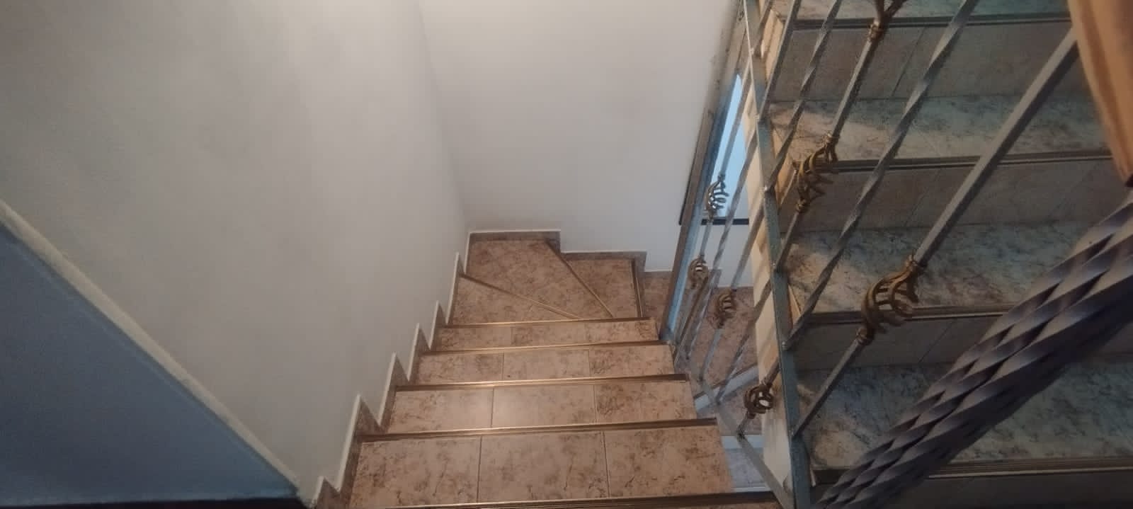 Thumbnail 5 de Casa Rentable de 4 Niveles en Álamos Norte – 3 Apartamentos, Apartaestudio y Garaje
