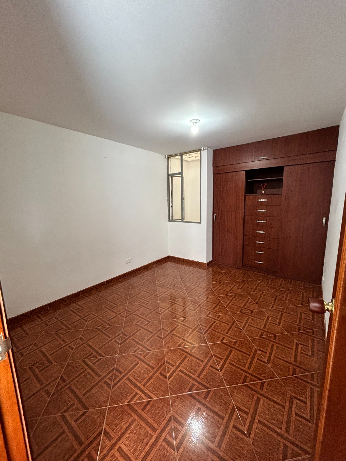 Thumbnail 4 de Casa Rentable con Local Comercial y 3 Apartamentos en Marandú