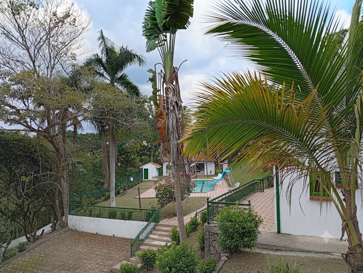 Thumbnail 3 de Finca en Sasaima – 47.700 m², 5 Viviendas, Piscina y Salón de Eventos