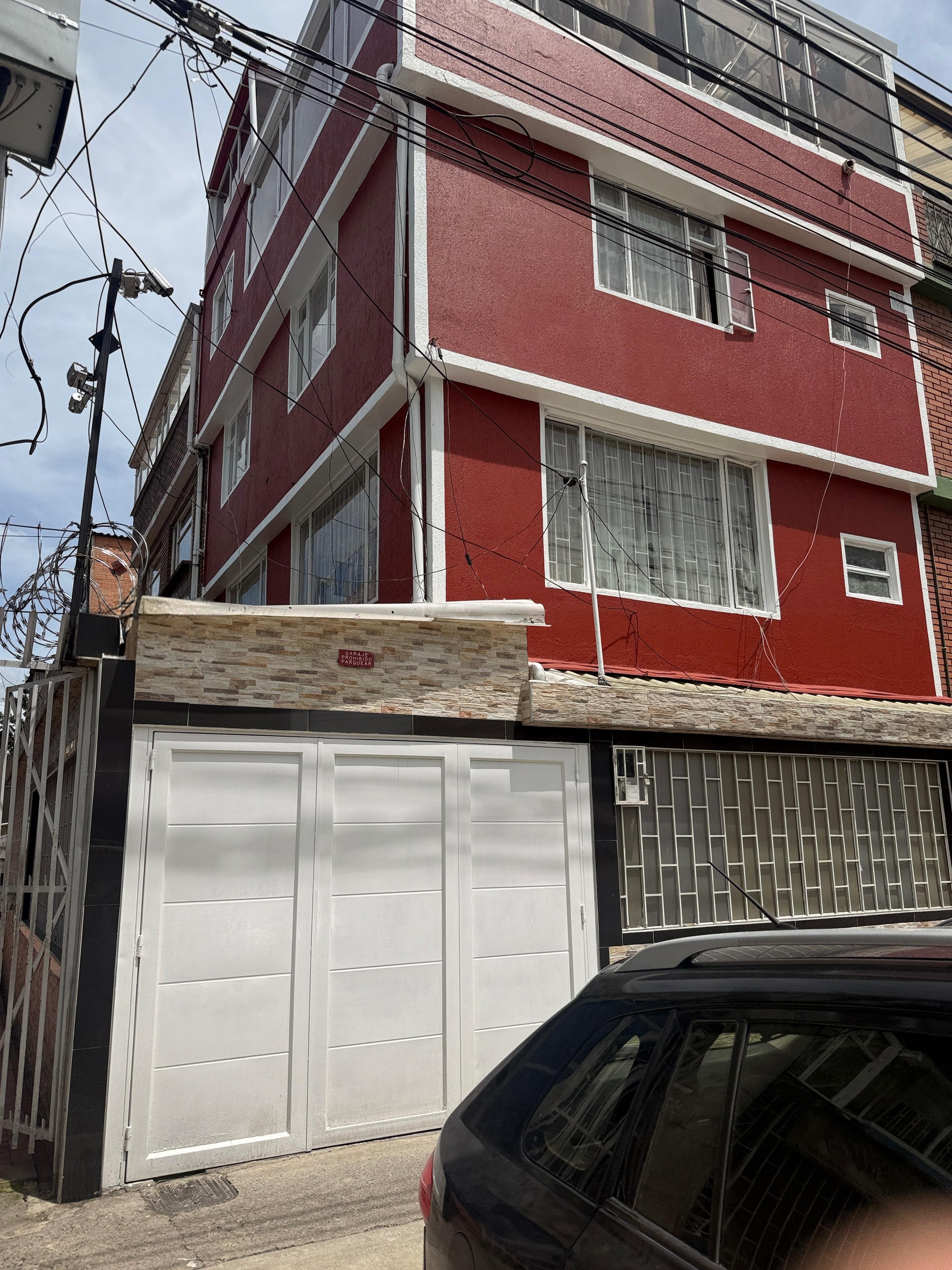 Foto de Amplia Casa Esquinera de 4 Pisos en Quiriguá