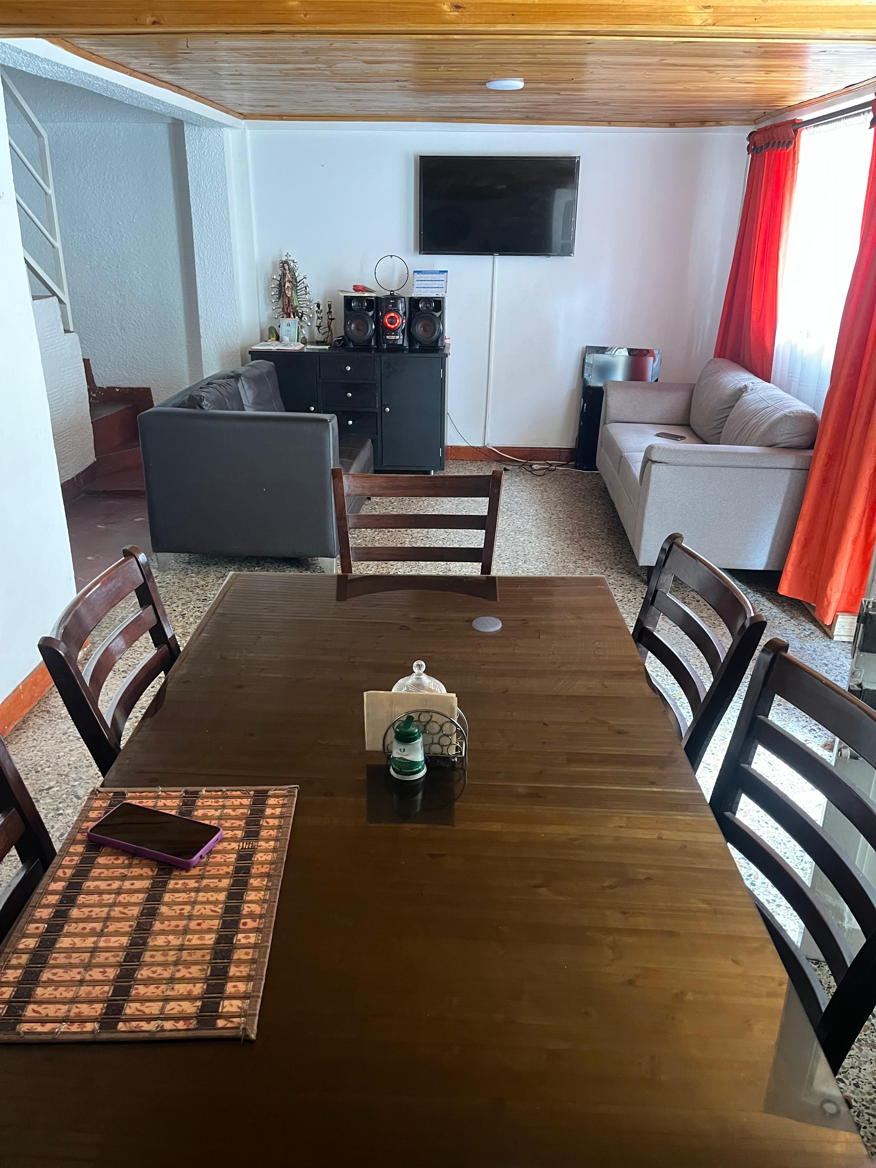 Thumbnail 2 de Hermosa Casa Familiar de 3 Pisos