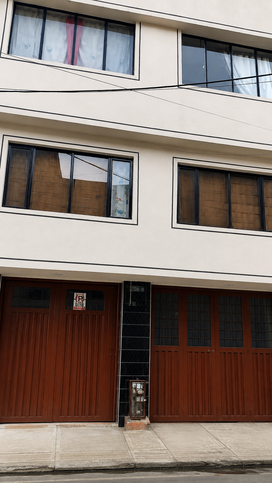 Foto de Casa Rentable en Villa Gladys – 2 Locales, 4 Apartamentos y Terraza