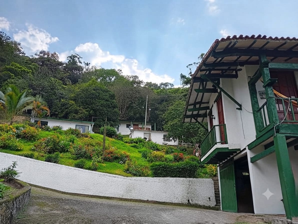 Thumbnail 4 de Finca en Sasaima – 47.700 m², 5 Viviendas, Piscina y Salón de Eventos
