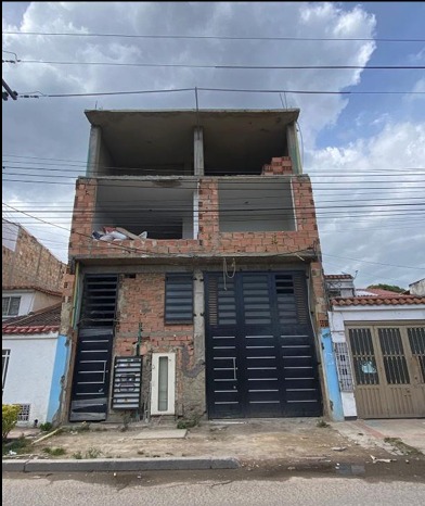 Foto de ¡Invierta! Edificio Nuevo con 4 Apartamentos y Bodega en Álamos Norte