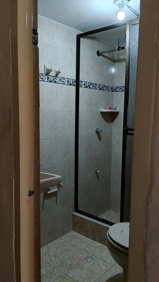 Thumbnail 3 de Casa de 4 Pisos en Villa Cristina Engativá – 5 Habitaciones y Apartaestudio