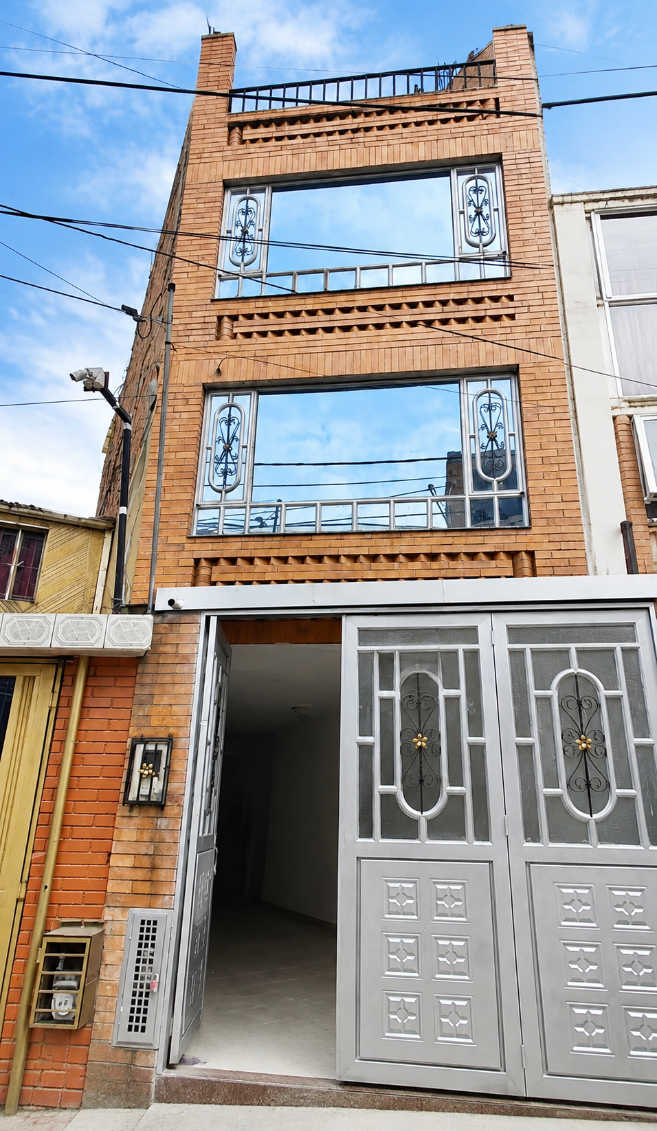 Foto de Casa de 4 Pisos en Kennedy Central – 138 m², Parqueadero y Terraza