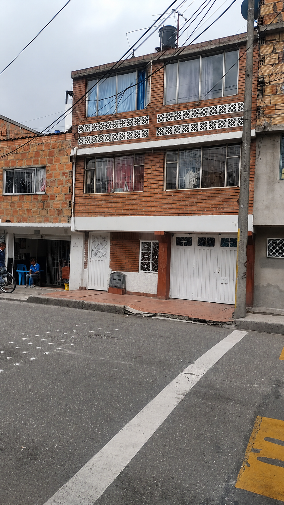 Foto de Casa Multifamiliar Rentable de 4 Pisos en Suba Costa Rica – Excelente Inversión