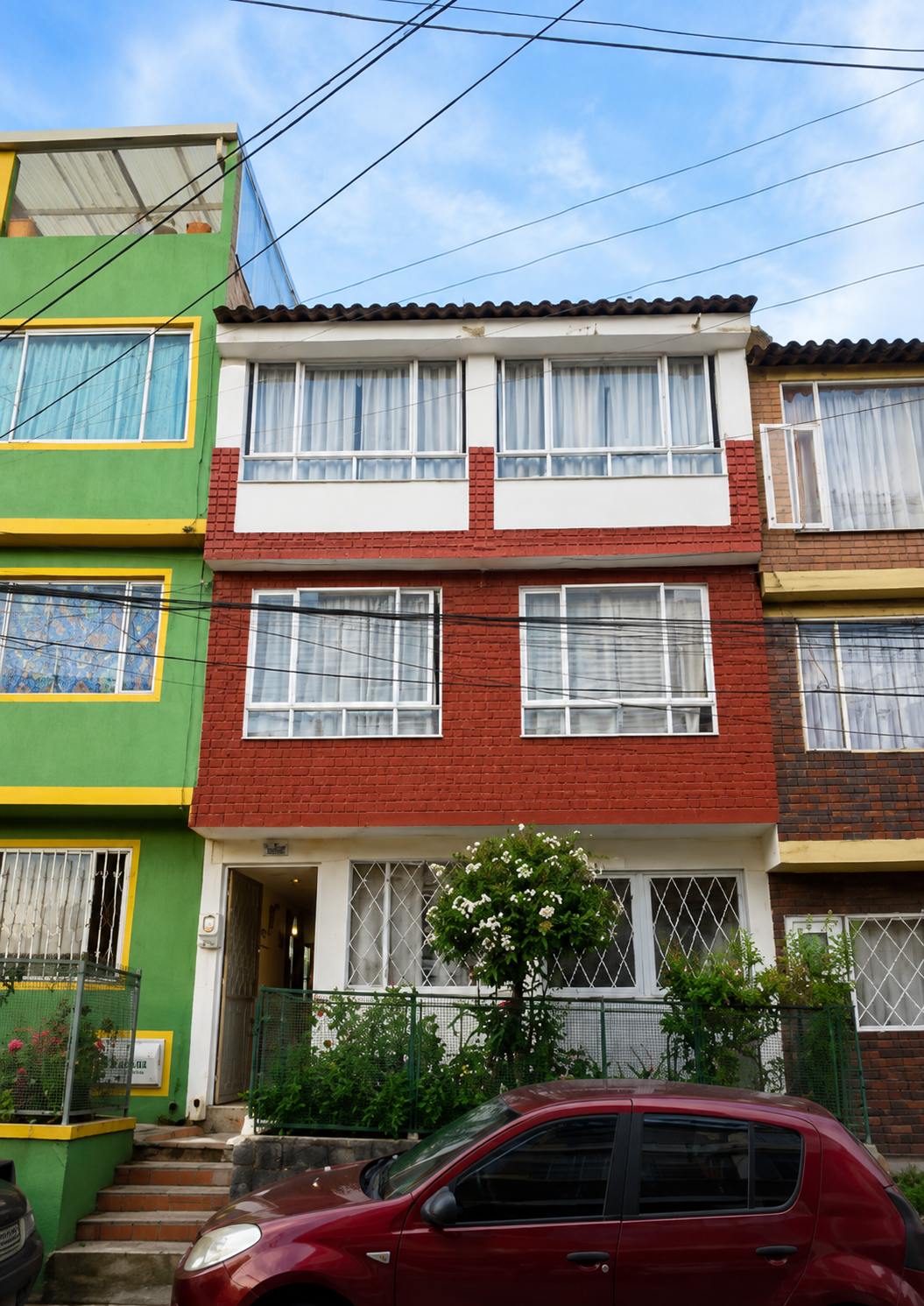 Foto de Casa Rentable en Rincón de Suba – 3 Apartamentos y 2 Apartaestudios