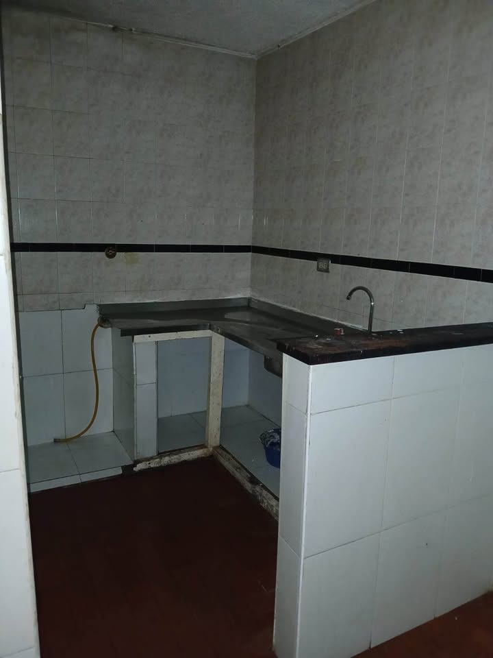 Thumbnail 4 de Casa de 3 Pisos con Local y Terraza – Ideal para Renta