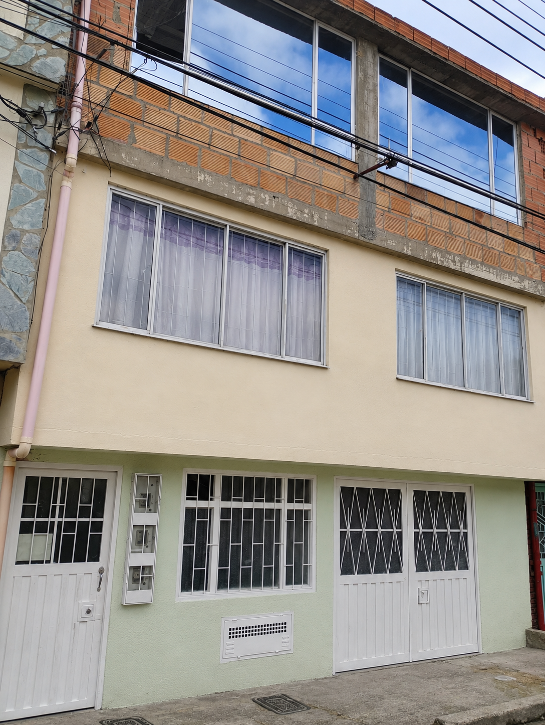Foto de Casa Multifamiliar con 6 Apartamentos en Suba – Excelente Oportunidad de Inversión