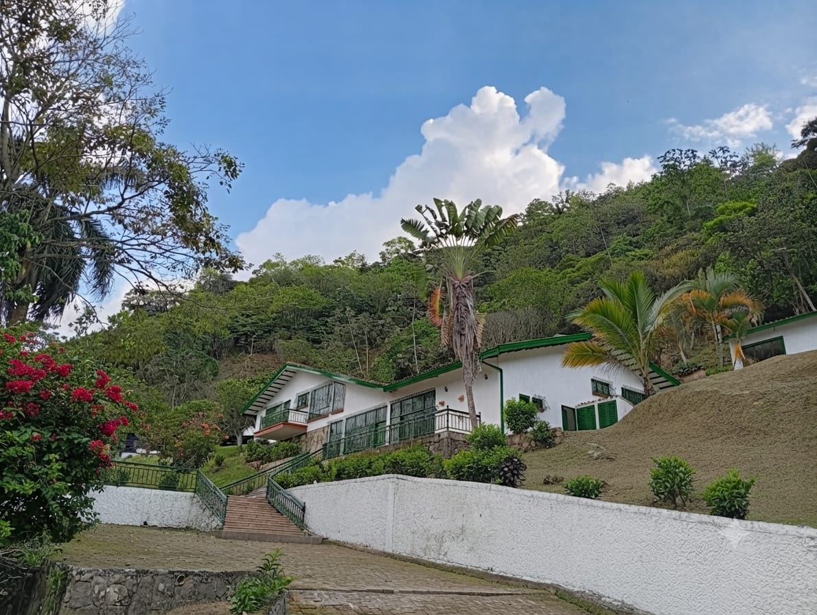 Thumbnail 5 de Finca en Sasaima – 47.700 m², 5 Viviendas, Piscina y Salón de Eventos